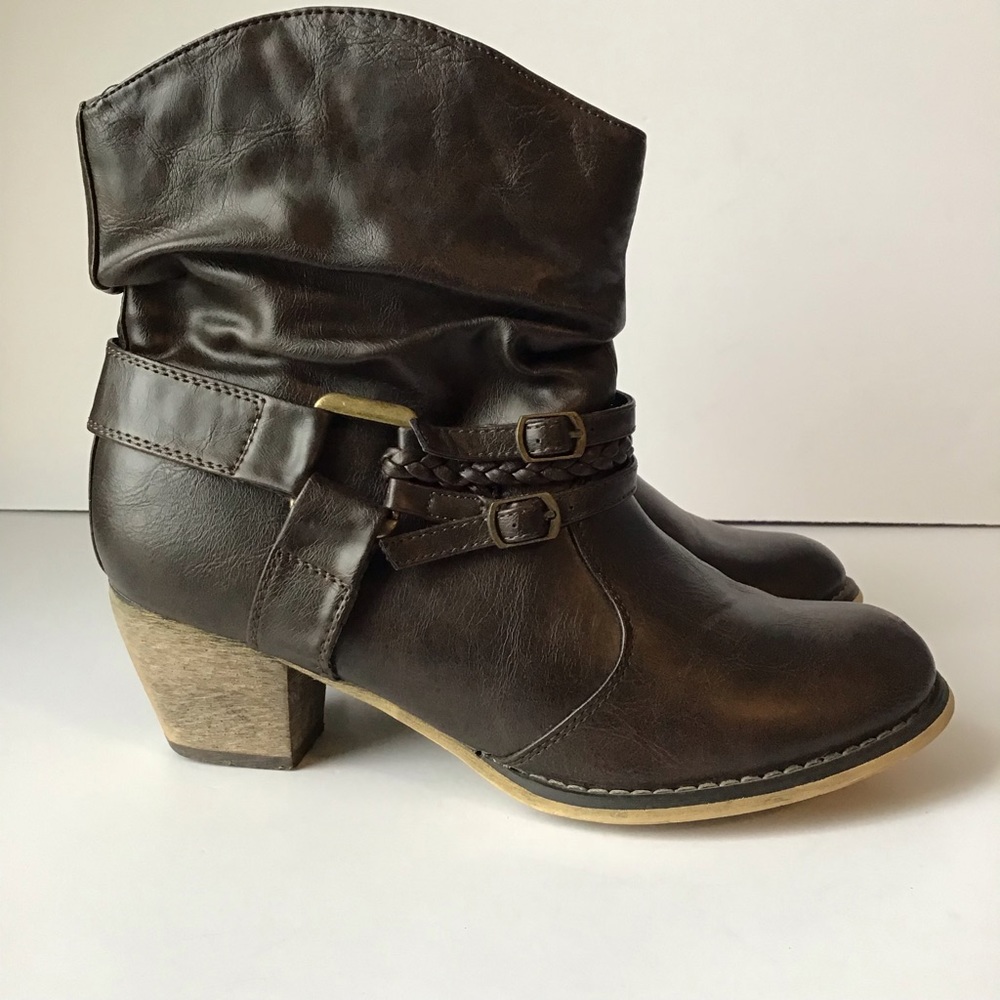 ZUNE: Cherokee booties size 8.5 with 2.5” heel